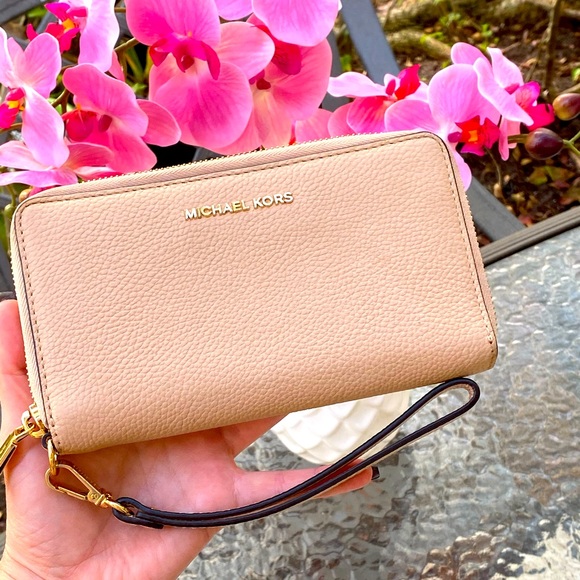 Michael Kors Handbags - Michael Kors Light Pink Leather Wallet Wristlet